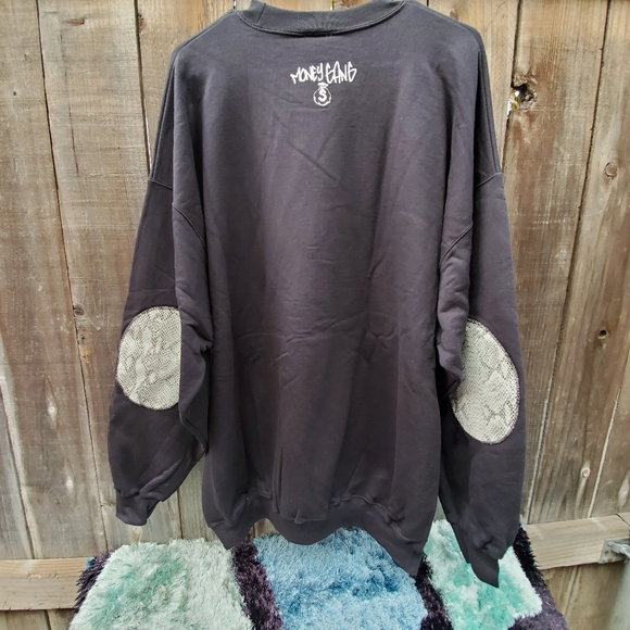 Sweater - Picture 2 of 8